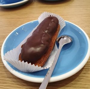 Éclair at Cloud Cakes -  Notre Dame de Lorette in Paris