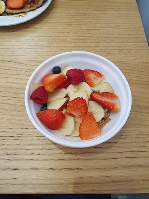 Granola at Cloud Cakes -  Notre Dame de Lorette in Paris