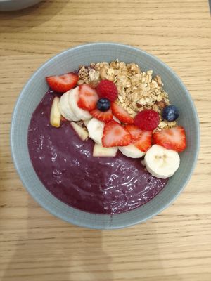 Acai bowl. at Cloud Cakes -  Notre Dame de Lorette in Paris