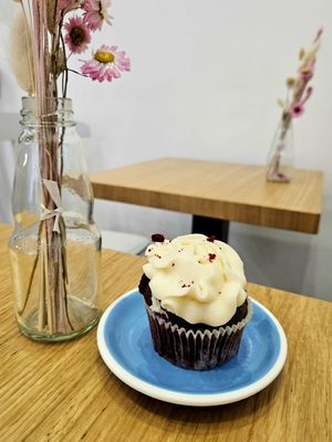 Red velvet cupcake at Cloud Cakes -  Notre Dame de Lorette in Paris