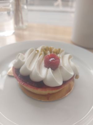 Tarte framboise at Cloud Cakes -  Notre Dame de Lorette in Paris