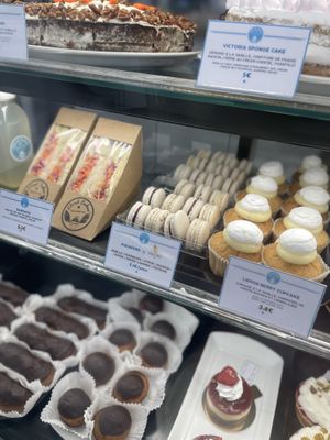 Vitrine   at Cloud Cakes -  Notre Dame de Lorette in Paris