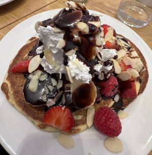 Pancakes with chocolate syrup at Cloud Cakes -  Notre Dame de Lorette in Paris