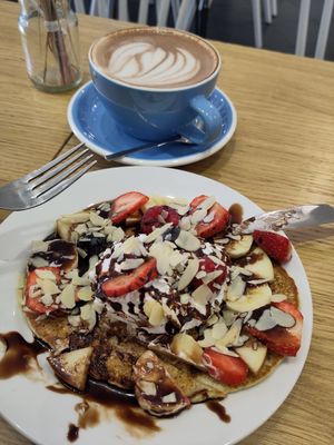 Pancakes and hot chocolate at Cloud Cakes -  Notre Dame de Lorette in Paris