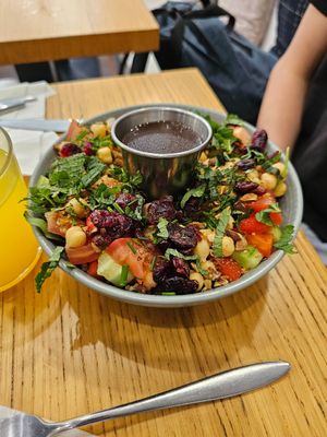 Cloud Salat at Cloud Cakes -  Notre Dame de Lorette in Paris