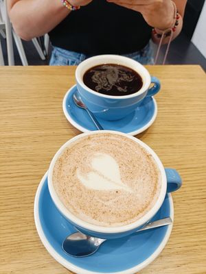 Americano e chai latte at Cloud Cakes -  Notre Dame de Lorette in Paris