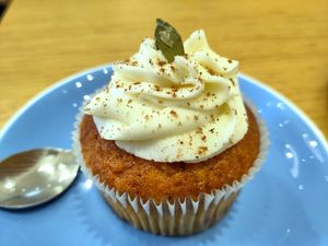 Pumpkin spice cupcake at Cloud Cakes -  Notre Dame de Lorette in Paris