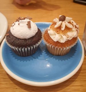 Mini cupcakes: Mexican hot chocolate and tiramisu at Cloud Cakes -  Notre Dame de Lorette in Paris