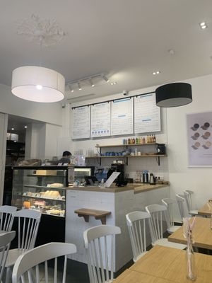 Inside  at Cloud Cakes -  Notre Dame de Lorette in Paris