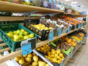 We also carry a wide variety of fruit. Most often you'll find lots of different varieties of seasonal fruits from our regional partners. at VG Biomarkt Strehlen in Dresden