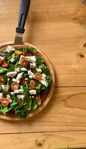 Pizza vegana 🥑   at Charcuteria  in Barichara