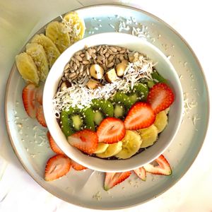 Bowl de açai con toppings de temporada   at Charcuteria  in Barichara