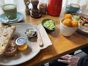Toast with marmalade (butter not vegan) and avo toast. Extra avo portion and hash browns  at Robinsons Cafe in York