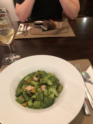 Yuca-Gnocchis und Fleischgericht meines Freundes  at Ngadri in Boquete