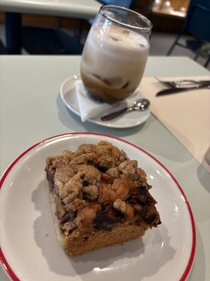 Crumble de manzanas y frutos rojos con caramel latte  at Gordo Vegano in Buenos Aires