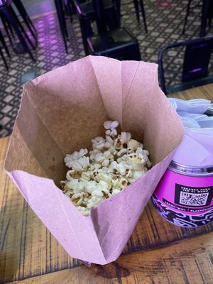 Pop corn de cortesía  at Lado V in Buenos Aires