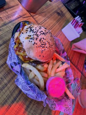 Podrán? (Hamburguesa)  at Lado V in Buenos Aires