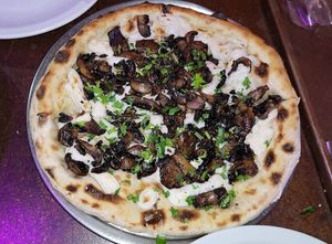 Mushroom pizza at Lado V in Buenos Aires