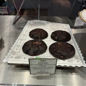 seasonal vegan cookie   at Extraordinary Desserts in San Diego