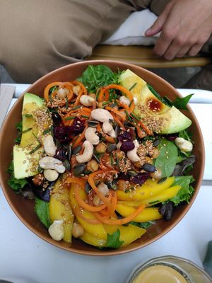 Nourish bowl at De Bon'heur in Marseille
