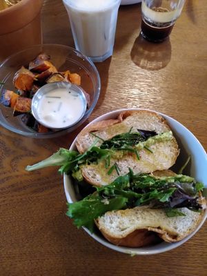 Avocado sandwich with sweet potato extra at De Bon'heur in Marseille