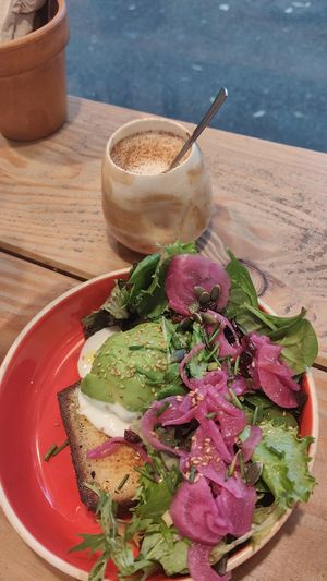 French toast with avocado at De Bon'heur in Marseille