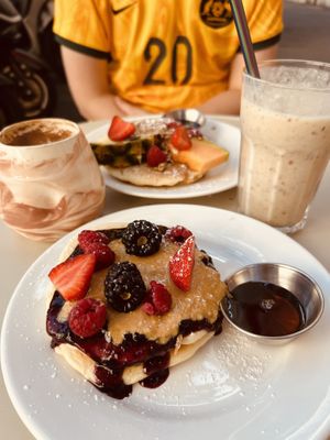 Jelly & Peanut Pancakes + Season Pancakes   at De Bon'heur in Marseille