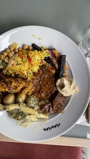 Schmackhaftes essen , orientalisch Koriandergeschmack  at ChouChou in Stockholm