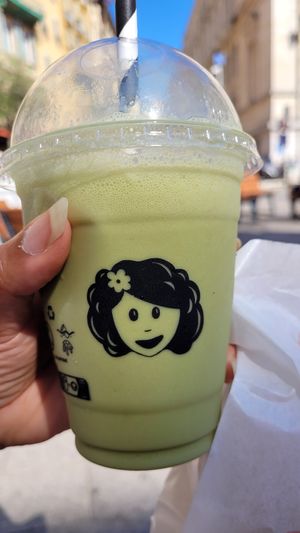 Vegan Matcha milkshake with Oatly at Emilie and the Cool Kids in Nice