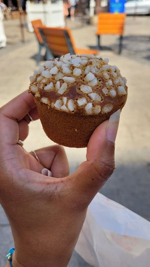 Sugar lumps on top of the zucchini muffin at Emilie and the Cool Kids in Nice