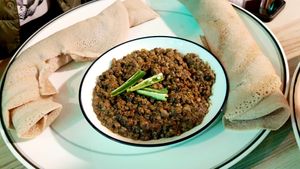 Whole green lentil stew served with Injera at Mama Ethiopian Cuisine in Seoul
