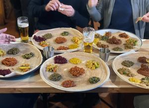 1 vegan + 4 non-vegan people eat the same vegan dish. Because it is so so good!!! 👍  at Mama Ethiopian Cuisine in Seoul