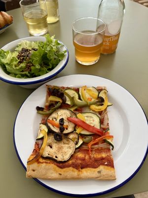 Vegan pizza   at Pain Brut in Montpellier