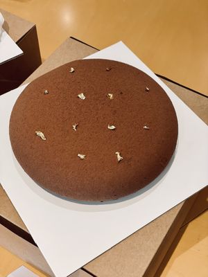 Rocher: 70% Dark chocolate, cream & hazelnut at Essentia by Holger Deh in Hong Kong Island