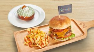 Original Spicy Burger - It is made with a juicy original plant-based patty with a rich flavor and spicy aroma. at 2foods - Ginza Loft in Tokyo