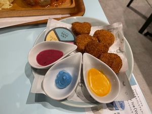 Nuggets and dips  at 2foods - Ginza Loft in Tokyo