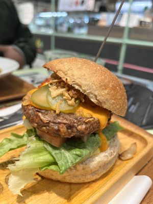 Massive burger! #Veganuary at 2foods - Ginza Loft in Tokyo