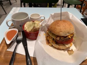 スパイシーバーガーとサイドのポテト🍟  at 2foods - Ginza Loft in Tokyo
