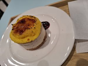 Crème brûlee at 2foods - Ginza Loft in Tokyo