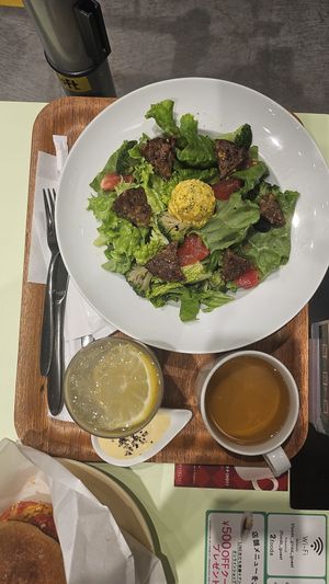 "caesar salad" with burger patties  at 2foods - Ginza Loft in Tokyo