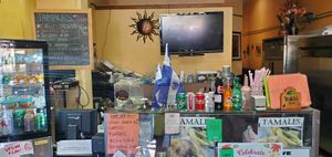Counter service at Mama's International Tamales in Los Angeles