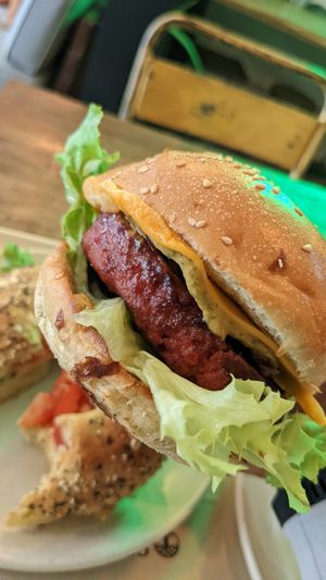 Burger at Copper Branch in Lisbon