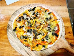 Vegan pizza at Zephyr in Lanquin