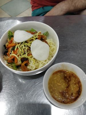 Mi xao même vegan soft Fried noodles at Hong Nga in Hue