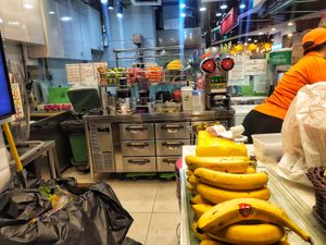 Preparing at SF Fruits & Juices - Hillion Mall in West Singapore