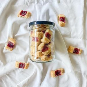 Hallonkakor at Fikat in Utrecht