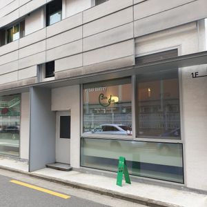 exterior but NOT entrance... go on right side rear at Bon Dee in Seoul