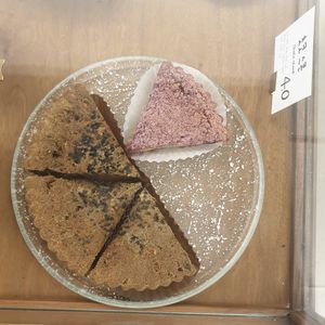 cakes at Bon Dee in Seoul