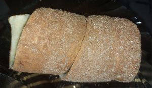 Chimney cake met kaneel en suiker at Fitzkey Chimney Cake - Food Stand in Budapest