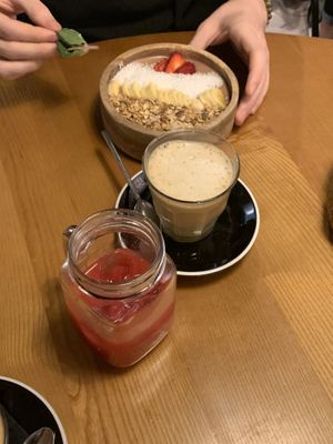 cocoa smoothie bowl  at Zenith Brunch & Cocktails in Madrid